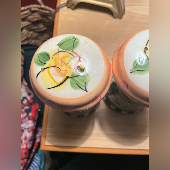 VICKI CARROLL Salt & Pepper Shakers, Vintage Razzle Dazzle 1996 MS Artist Signed - Picture 10 of 11